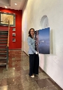 Das Bild Backstein trifft Stahl hängt nun für zwei Monate in der wohl kleinsten Galerie Stralsunds