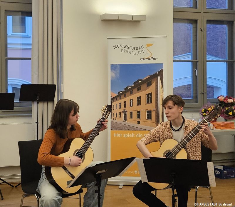 Frieda und Noah (r.)  fahren zum Bundeswettbewerb - tolle Leistung!