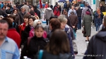 Menschen in der Fußgängerzone