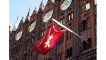 Rathaus mit Fahne